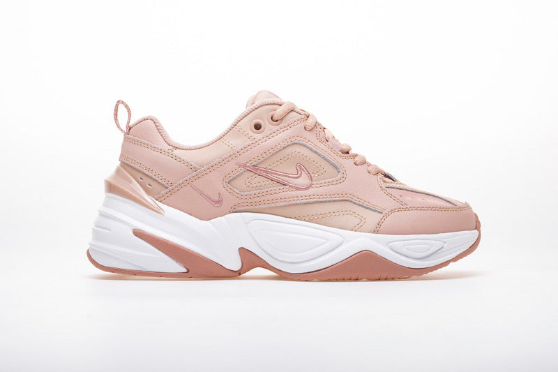 Résultats de l'évolution emblématique de la ligne Nike, les baskets Nike M2K Tekno Femme  sont un témoignage de l'engagement de Nike à combiner style et innovation.