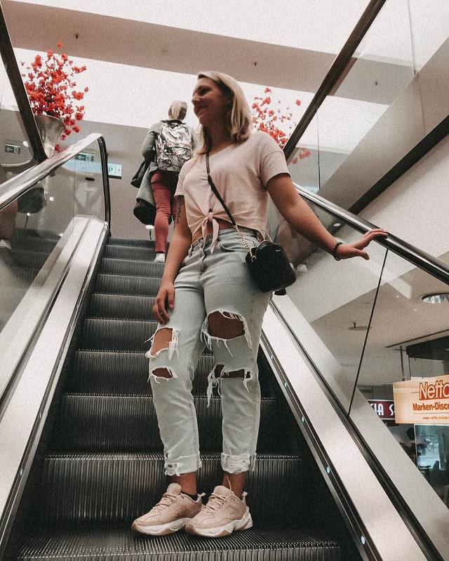 Résultats de l'évolution emblématique de la ligne Nike, les baskets Nike M2K Tekno Femme  sont un témoignage de l'engagement de Nike à combiner style et innovation.