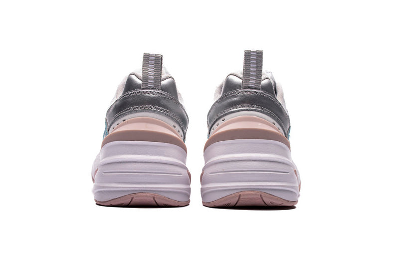 Résultats de l'évolution emblématique de la ligne Nike, les baskets Nike M2K Tekno Femme  sont un témoignage de l'engagement de Nike à combiner style et innovation.