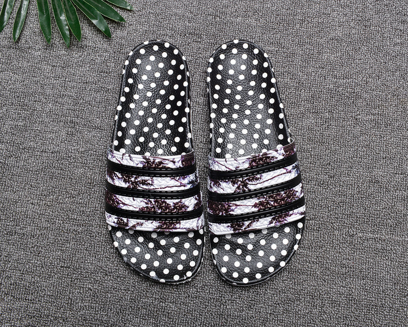 Les sandales claquettes Adidas sont un incontournable pour ceux qui recherchent un mélange parfait entre confort et style décontracté.