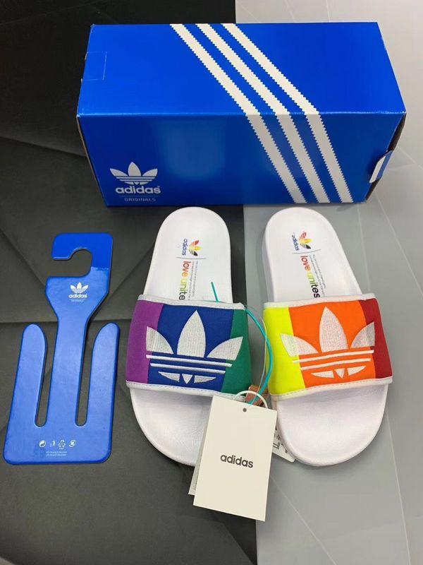 Les sandales claquettes Adidas sont un incontournable pour ceux qui recherchent un mélange parfait entre confort et style décontracté.