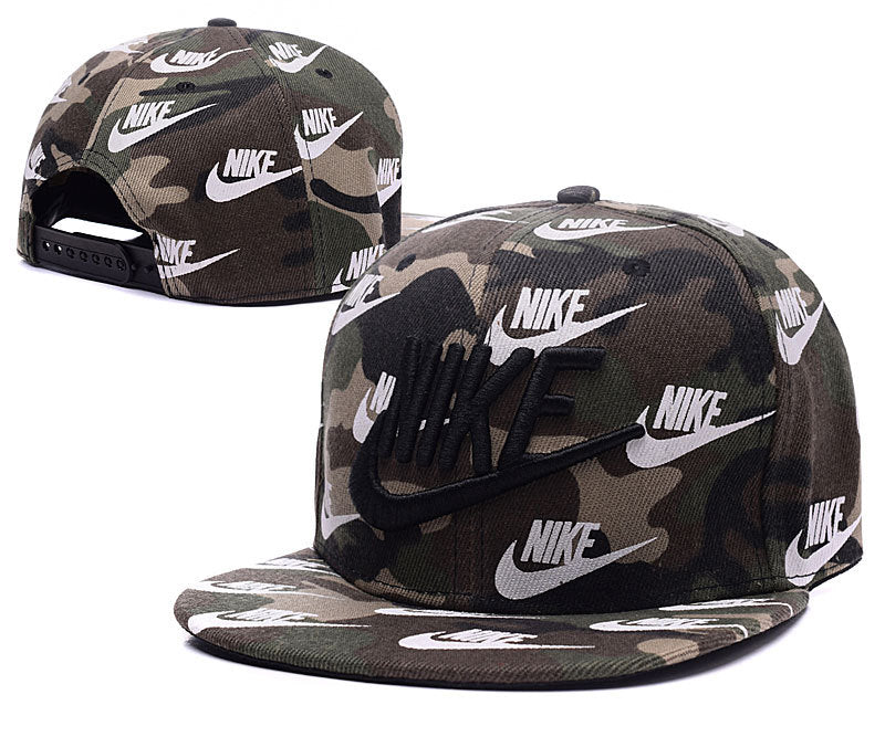 Les casquettes snapback Nike combinent parfaitement un design moderne et une fonctionnalité optimale, idéales pour un look sportif et urbain.