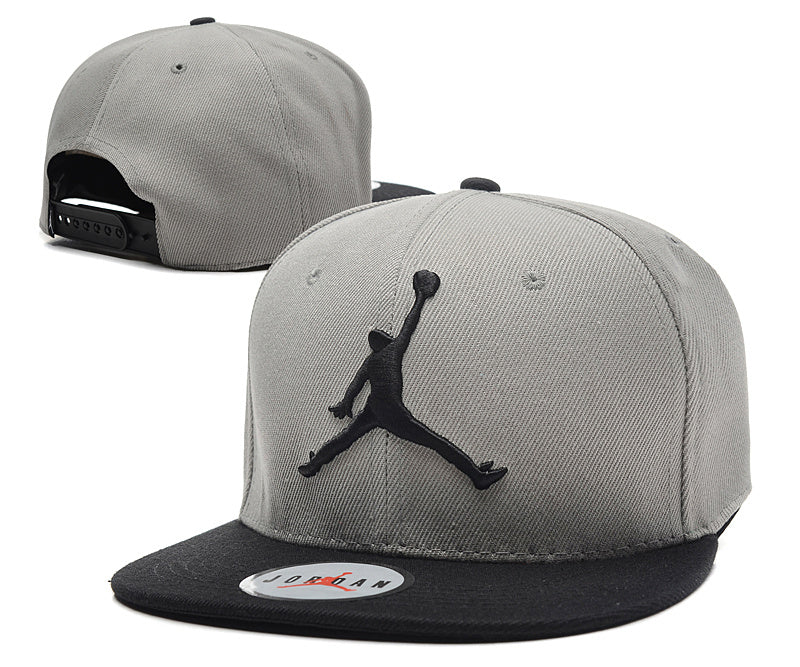 Les casquettes air Jordan incarnent l’héritage de la légende Michael Jordan, offrant un mélange parfait entre performance et style urbain.