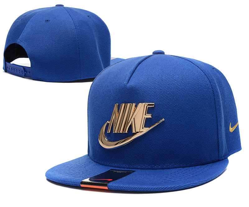 Les casquettes snapback Nike combinent parfaitement un design moderne et une fonctionnalité optimale, idéales pour un look sportif et urbain.