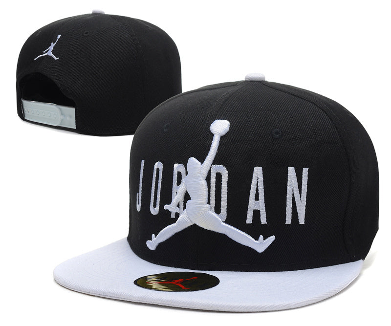 Les casquettes air Jordan incarnent l’héritage de la légende Michael Jordan, offrant un mélange parfait entre performance et style urbain.