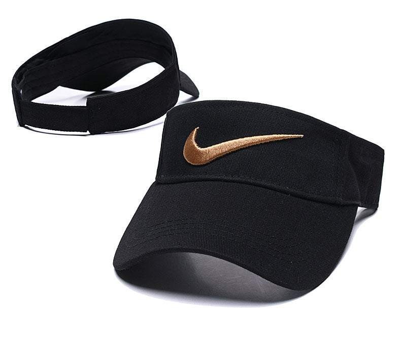 Les casquettes snapback Nike combinent parfaitement un design moderne et une fonctionnalité optimale, idéales pour un look sportif et urbain.
