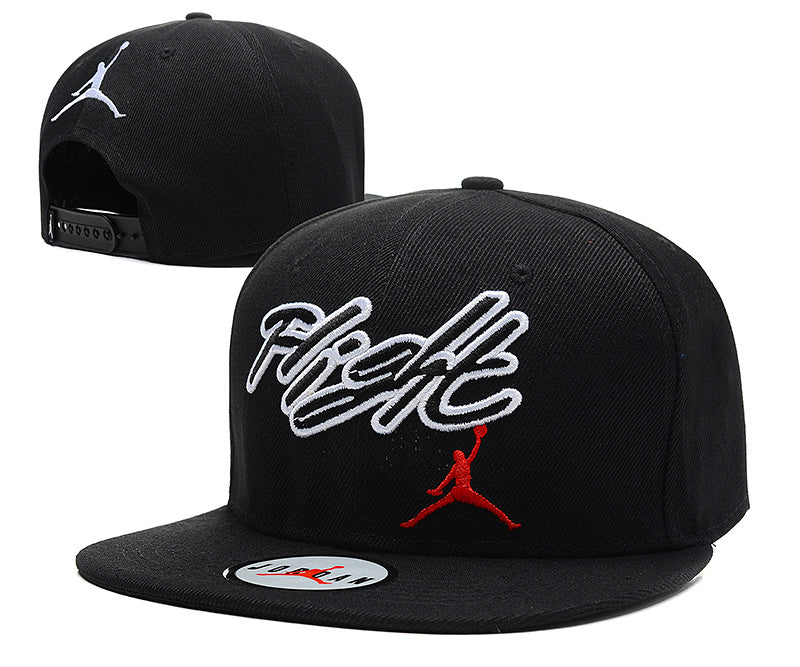 Les casquettes air Jordan incarnent l’héritage de la légende Michael Jordan, offrant un mélange parfait entre performance et style urbain.