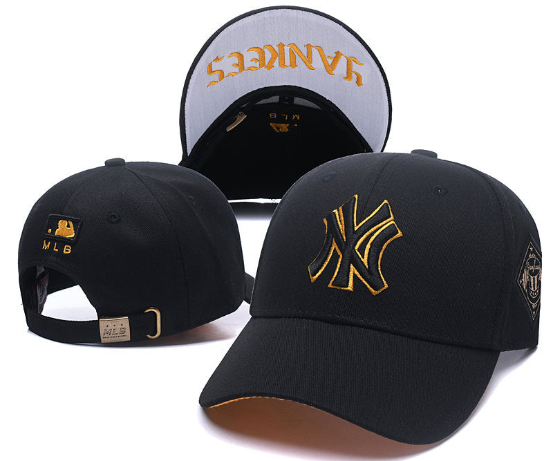 Les casquettes New Era unisexe sont une référence.
incontournable pour ceux qui recherchent un accessoire à la fois tendance et fonctionnel.
En plus, leur design emblématique, associé à des matériaux de qualité.