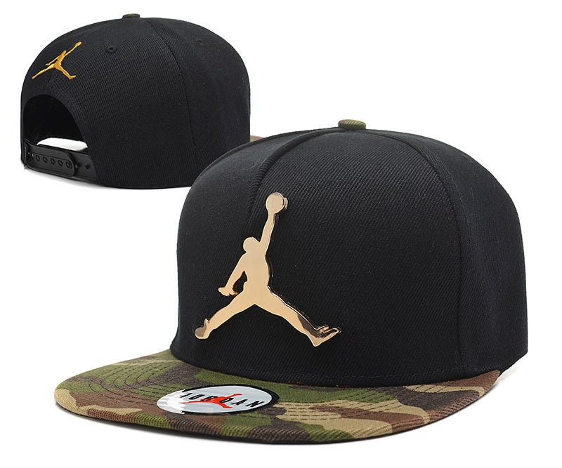 Les casquettes air Jordan incarnent l’héritage de la légende Michael Jordan, offrant un mélange parfait entre performance et style urbain.