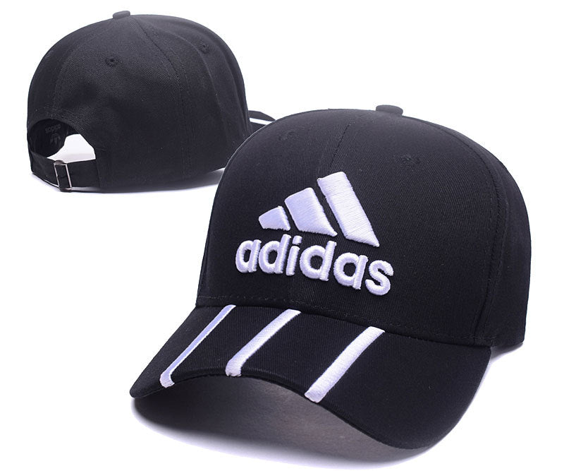 Les casquettes snapback adidas combinent parfaitement un design moderne et une fonctionnalité optimale, idéales pour un look sportif et urbain.