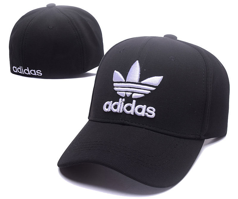 Les casquettes snapback adidas combinent parfaitement un design moderne et une fonctionnalité optimale, idéales pour un look sportif et urbain.