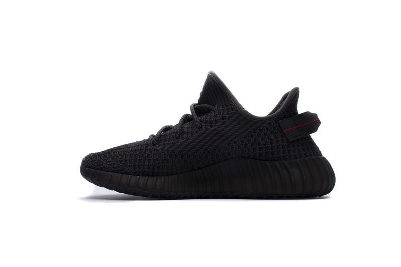 Les Adidas Yeezy 350 Boost V2 Mono Mist Femme , entre Adidas et Kanye West, sont emblématiques pour leur design innovant et leur confort inégalé.