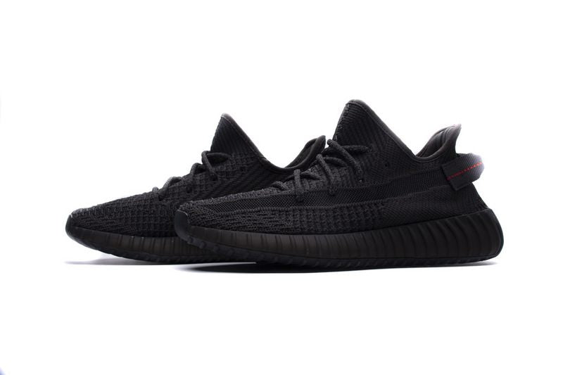 Les Adidas Yeezy 350 Boost V2 Mono Mist Femme , entre Adidas et Kanye West, sont emblématiques pour leur design innovant et leur confort inégalé.