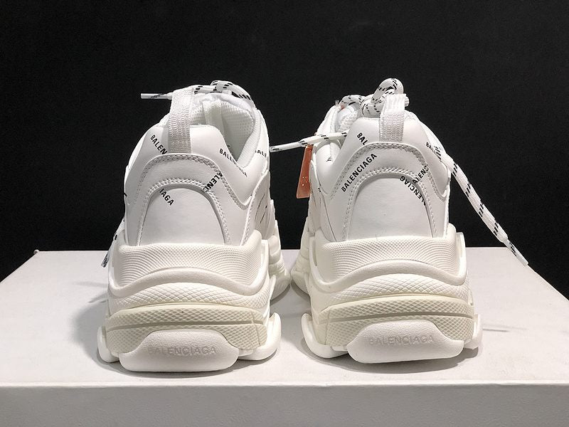 les sneakers Balenciaga Triple S "Beige Green Yellow" Femme sont un témoignage de l'engagement de Balenciaga à combiner style et innovation.