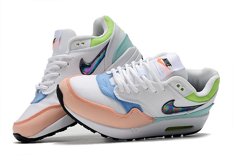 Les baskets Nike Air Max 1 Femme incarnent l’héritage emblématique de la marque Nike, combinant un design intemporel avec des touches modernes.