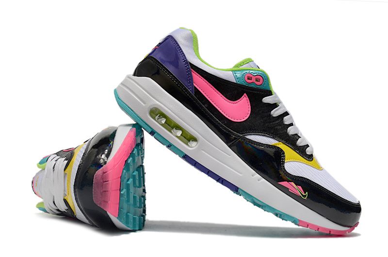 Les baskets Nike Air Max 1 Femme incarnent l’héritage emblématique de la marque Nike, combinant un design intemporel avec des touches modernes.