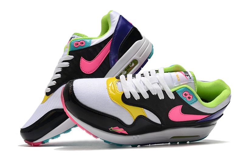 Les baskets Nike Air Max 1 Femme incarnent l’héritage emblématique de la marque Nike, combinant un design intemporel avec des touches modernes.