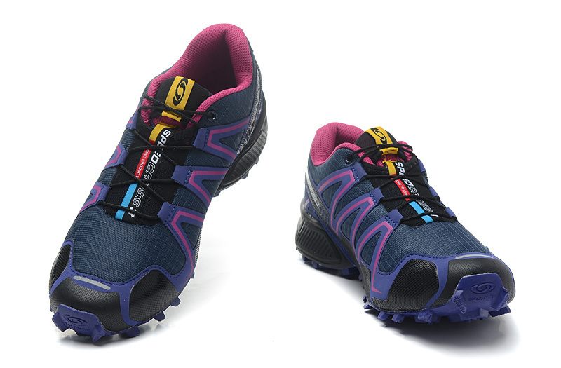Les baskets Salomon Speed Cross III 1 Femme sont un témoignage de l'engagement de Salomon à combiner style et innovation.