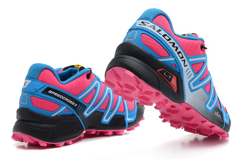 Les baskets Salomon Speed Cross III 1 Femme sont un témoignage de l'engagement de Salomon à combiner style et innovation.