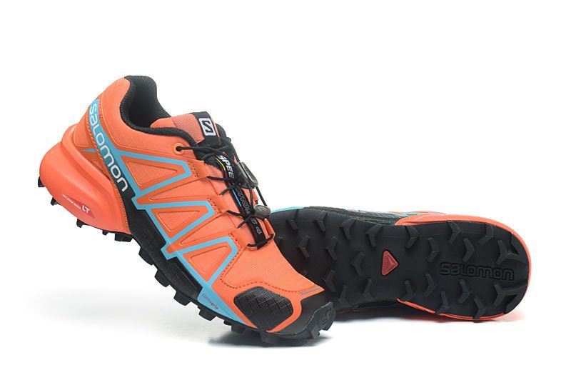 Les baskets Salomon Speed Cross III 1 Femme sont un témoignage de l'engagement de Salomon à combiner style et innovation.