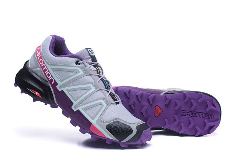 Les baskets Salomon Speed Cross III 1 Femme sont un témoignage de l'engagement de Salomon à combiner style et innovation.