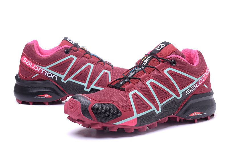 Les baskets Salomon Speed Cross III 1 Femme sont un témoignage de l'engagement de Salomon à combiner style et innovation.