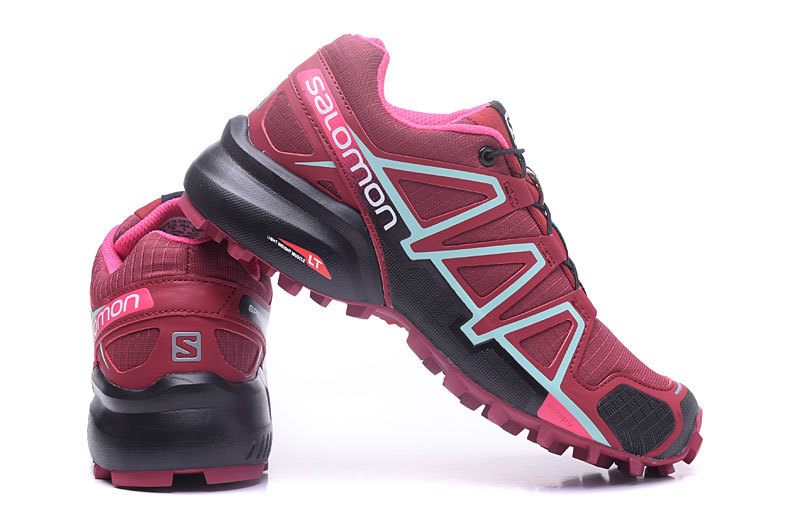 Les baskets Salomon Speed Cross III 1 Femme sont un témoignage de l'engagement de Salomon à combiner style et innovation.