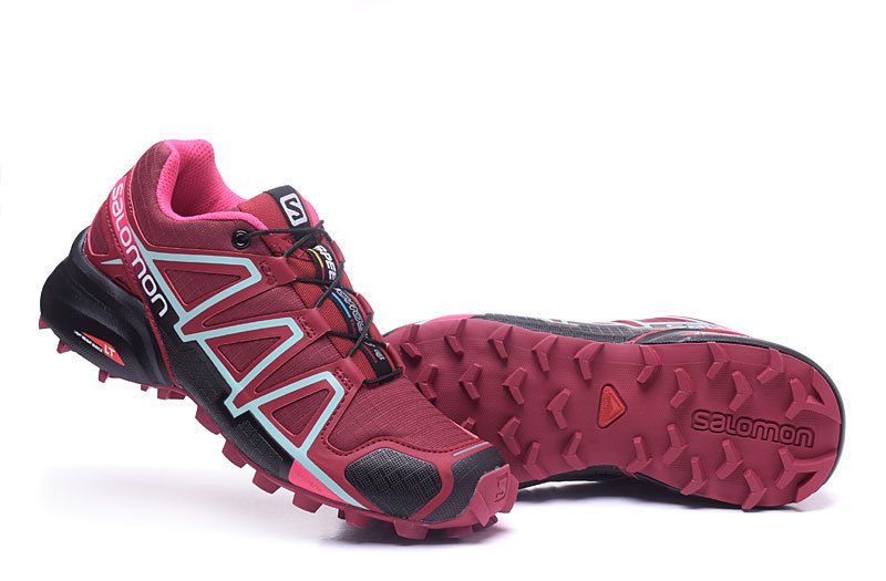 Les baskets Salomon Speed Cross III 1 Femme sont un témoignage de l'engagement de Salomon à combiner style et innovation.