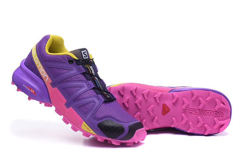 Les baskets Salomon Speed Cross III 1 Femme sont un témoignage de l'engagement de Salomon à combiner style et innovation.