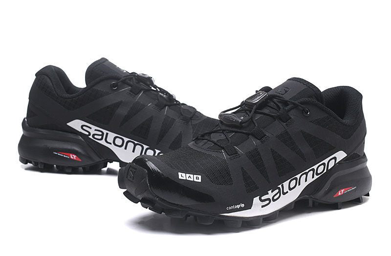 Les baskets Salomon Speed Cross III 1 Femme sont un témoignage de l'engagement de Salomon à combiner style et innovation.