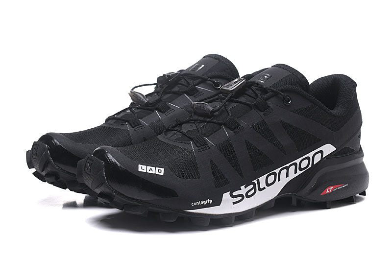 Les baskets Salomon Speed Cross III 1 Femme sont un témoignage de l'engagement de Salomon à combiner style et innovation.