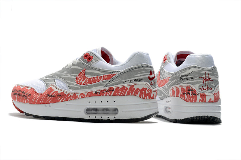 Les baskets Nike Air Max 1 Femme incarnent l’héritage emblématique de la marque Nike, combinant un design intemporel avec des touches modernes.