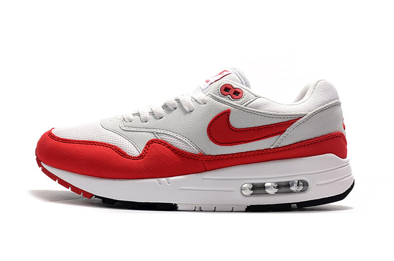 Les baskets Nike Air Max 1 Femme incarnent l’héritage emblématique de la marque Nike, combinant un design intemporel avec des touches modernes.
