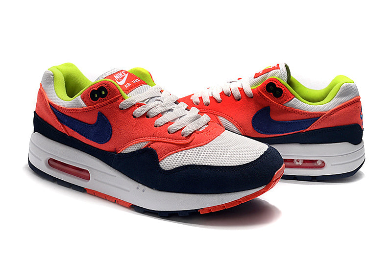 Les baskets Nike Air Max 1 Femme incarnent l’héritage emblématique de la marque Nike, combinant un design intemporel avec des touches modernes.