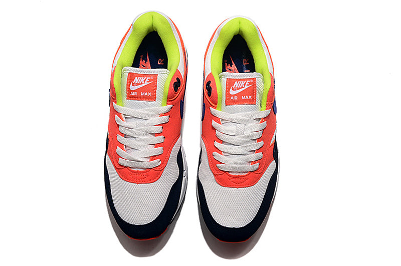 Les baskets Nike Air Max 1 Femme incarnent l’héritage emblématique de la marque Nike, combinant un design intemporel avec des touches modernes.