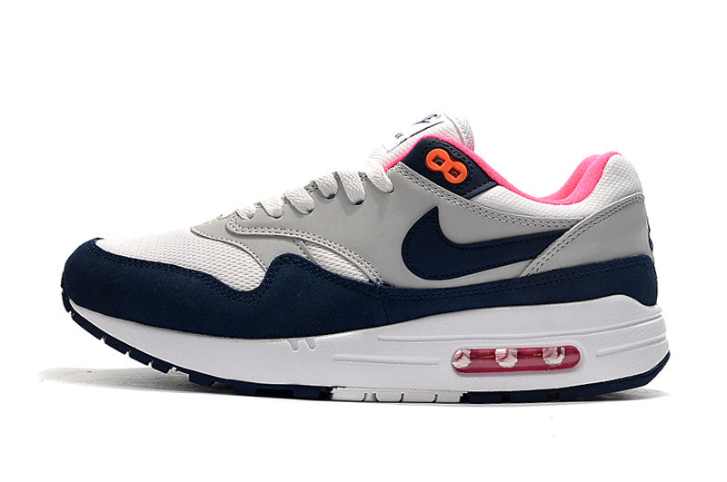 Les baskets Nike Air Max 1 Femme incarnent l’héritage emblématique de la marque Nike, combinant un design intemporel avec des touches modernes.