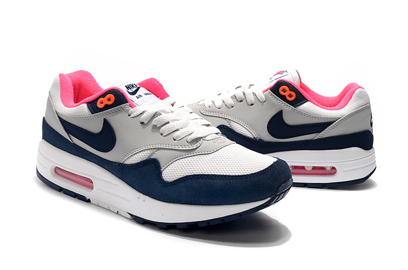 Les baskets Nike Air Max 1 Femme incarnent l’héritage emblématique de la marque Nike, combinant un design intemporel avec des touches modernes.