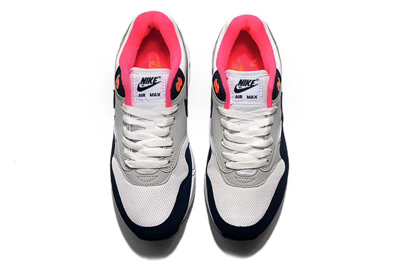 Les baskets Nike Air Max 1 Femme incarnent l’héritage emblématique de la marque Nike, combinant un design intemporel avec des touches modernes.