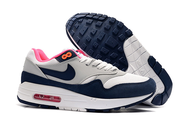 Les baskets Nike Air Max 1 Femme incarnent l’héritage emblématique de la marque Nike, combinant un design intemporel avec des touches modernes.