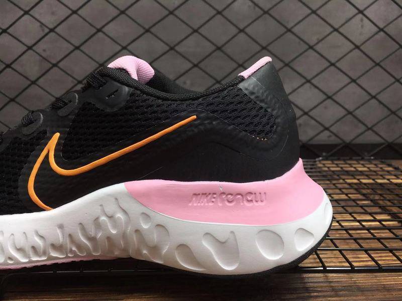 Les baskets Nike Renew Run Black Femme sont un témoignage de l'engagement de Nike à combiner style et innovation.