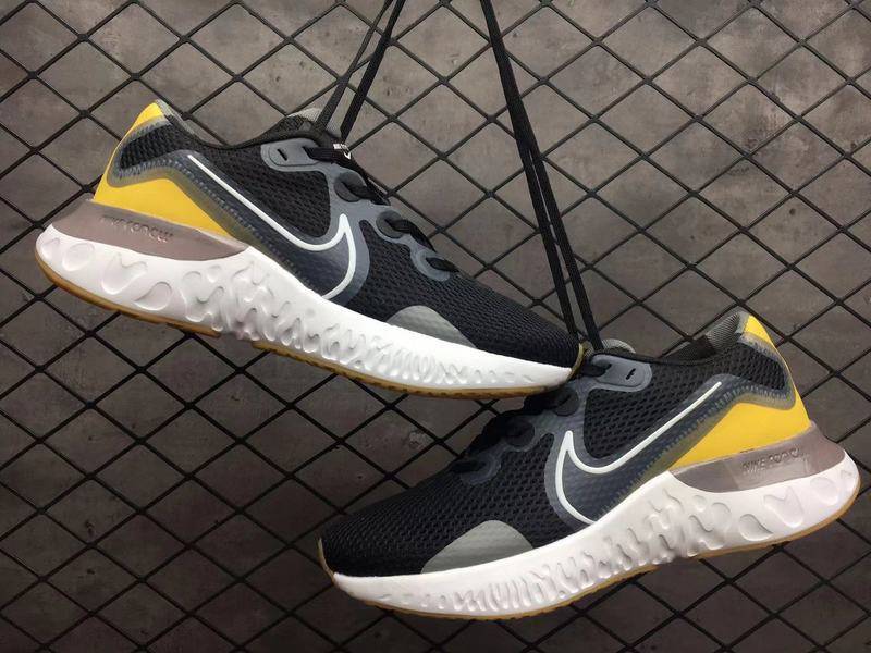 Les baskets Nike Renew Run Black Femme sont un témoignage de l'engagement de Nike à combiner style et innovation.