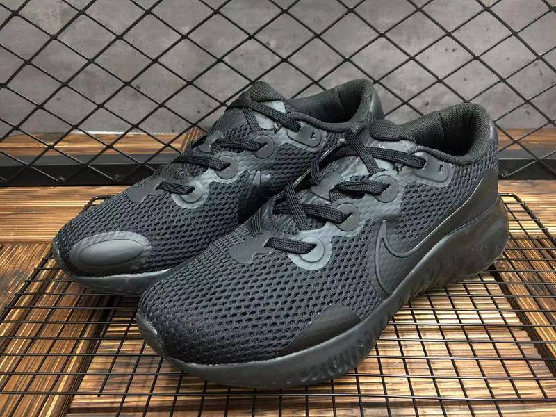 Les baskets Nike Renew Run Black Femme sont un témoignage de l'engagement de Nike à combiner style et innovation.