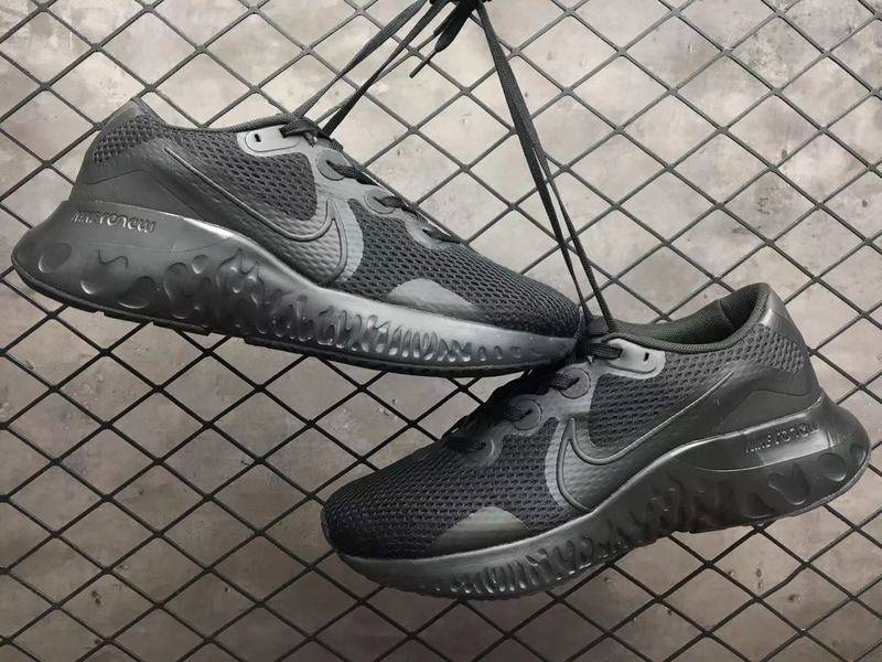 Les baskets Nike Renew Run Black Femme sont un témoignage de l'engagement de Nike à combiner style et innovation.