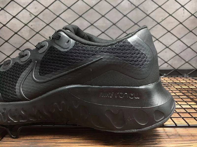 Les baskets Nike Renew Run Black Femme sont un témoignage de l'engagement de Nike à combiner style et innovation.