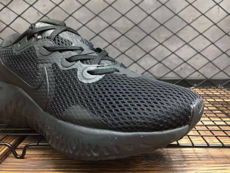 Les baskets Nike Renew Run Black Femme sont un témoignage de l'engagement de Nike à combiner style et innovation.