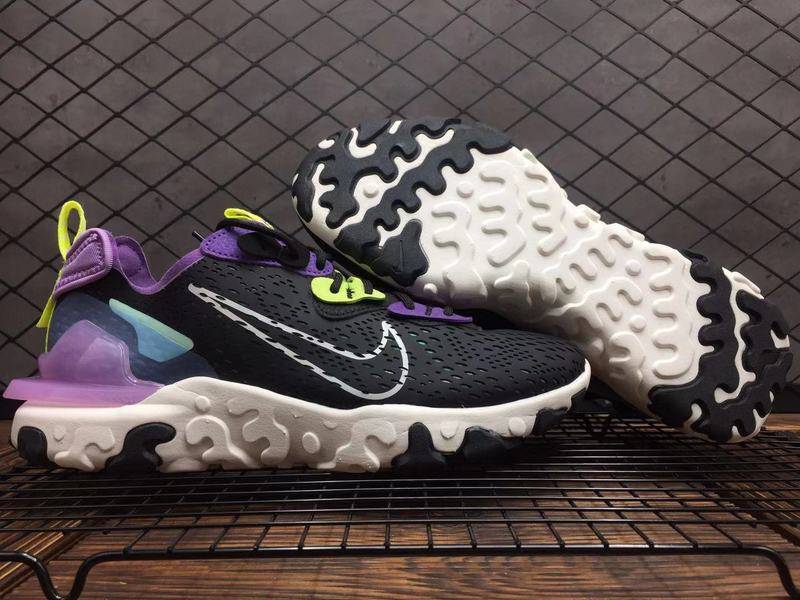 Les baskets Nike Renew Run Black Femme sont un témoignage de l'engagement de Nike à combiner style et innovation.