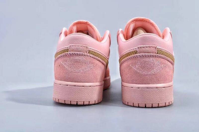 Les Air Jordan 1 Low "Coral Stardust" sont des pièces maîtresses de la mode. Depuis leur introduction.