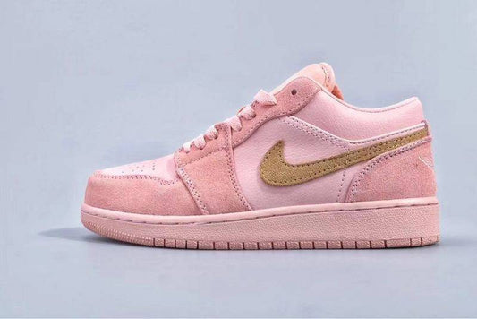 Les Air Jordan 1 Low "Coral Stardust" sont des pièces maîtresses de la mode. Depuis leur introduction.