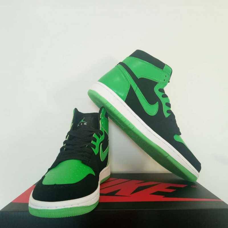 Les baskets Air Jordan 1 offrent un style iconique et une performance légendaire.
De plus, leur design emblématique et leur utilisation.
