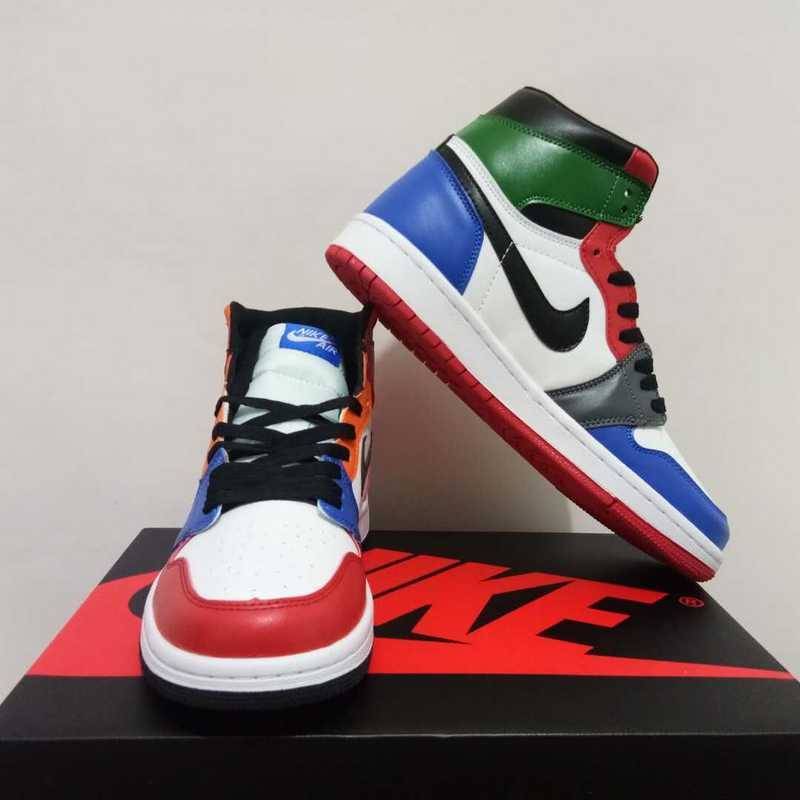 Les baskets Air Jordan 1 Low "Topaz Mist (GS)" pour femmes offrent une esthétique élégante avec des nuances de Topaz Mist.